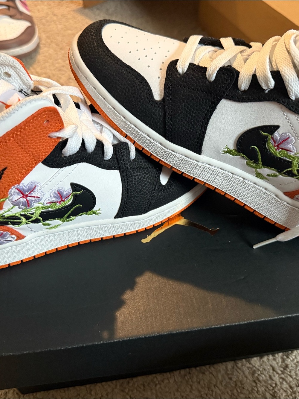 Nike Kids Black White Orange Floral-Embroidered Low-Top Sneakers